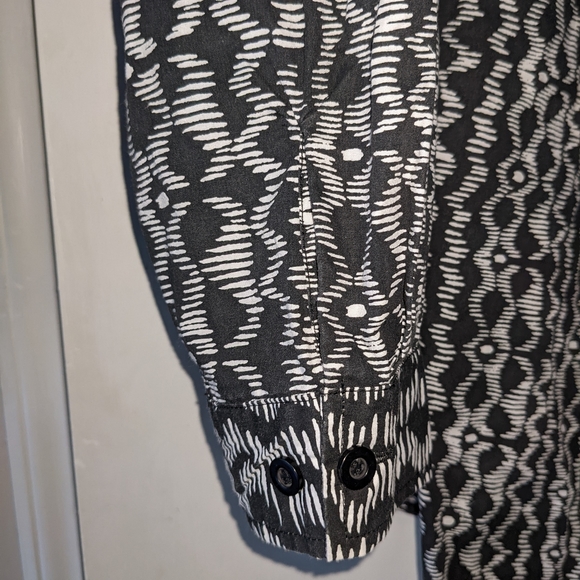 Roaman's Button Down Blouse 2X - Picture 7 of 9